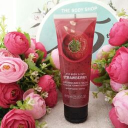 “Trái dâu tây” tẩy tế bào chết cho da mịn màng, trẻ trung – The Body Shop Strawberry Body Polish 200ml